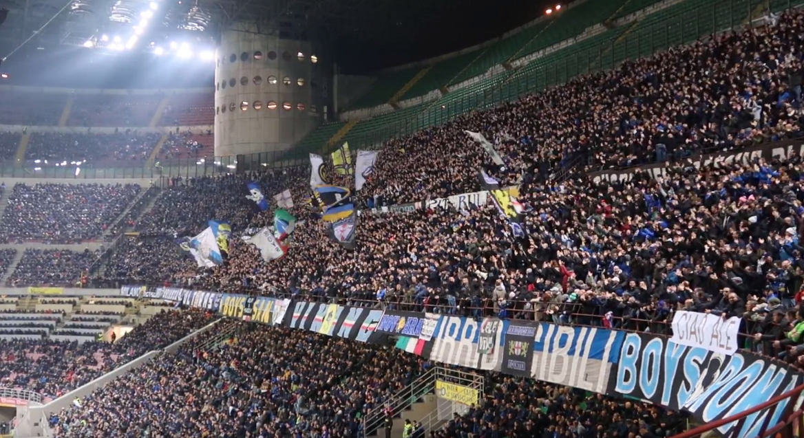 國(guó)米主場(chǎng)一球迷在看臺(tái)心臟驟停導(dǎo)致比賽暫停6分鐘，幸好搶救及時(shí)