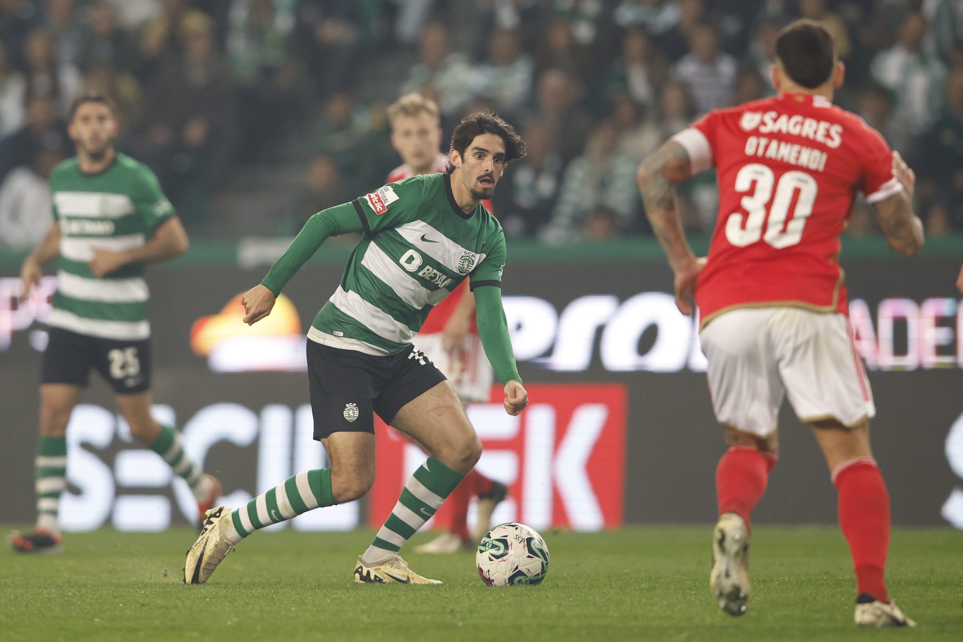 每體：門德斯將特林康推薦給了AC米蘭，巴薩將有50%轉(zhuǎn)會(huì)費(fèi)分成