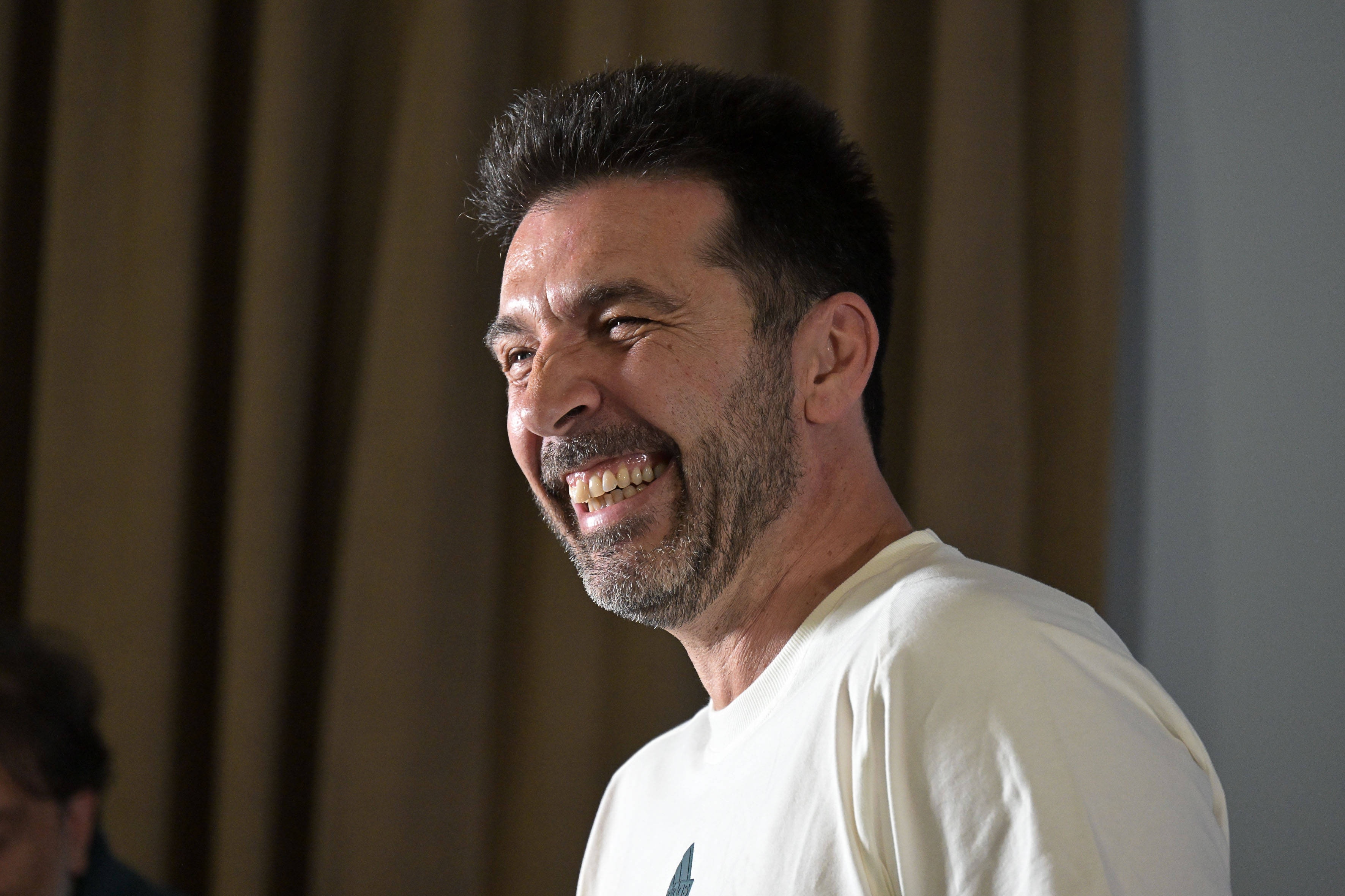 布馮:巴薩邀請(qǐng)過(guò)我 梅西是真正的冠軍球員 我與C羅關(guān)系一直很好